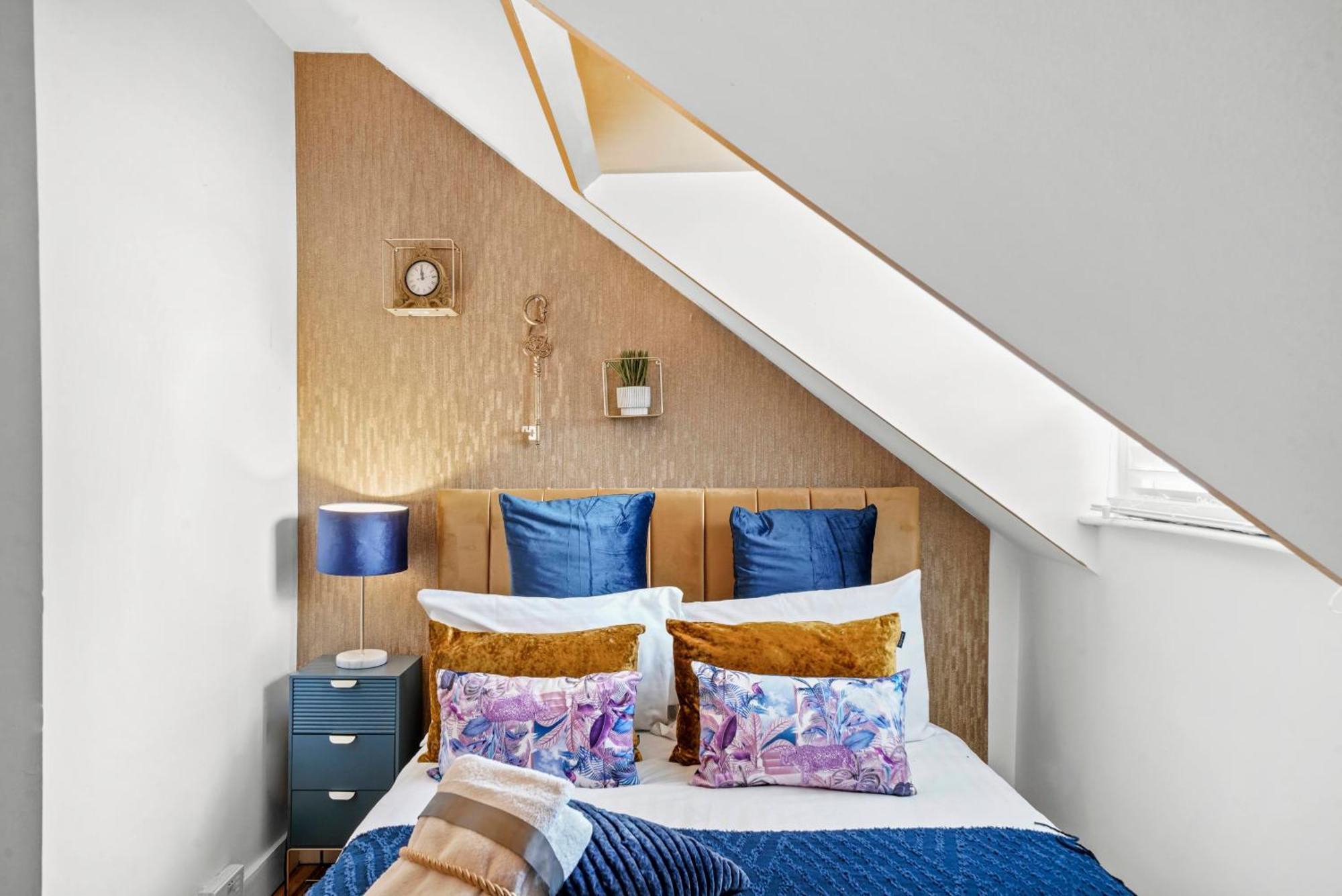 Holiday home St Augustines Centre 10 Bed Themed Retreat With Hot Tub & Parking Canterbury