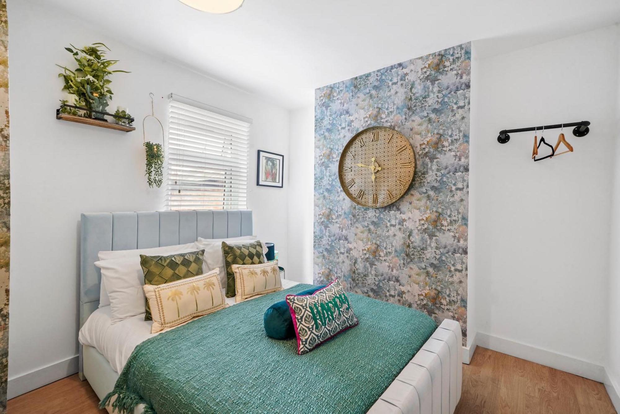Holiday home St Augustines Centre 10 Bed Themed Retreat With Hot Tub & Parking Canterbury